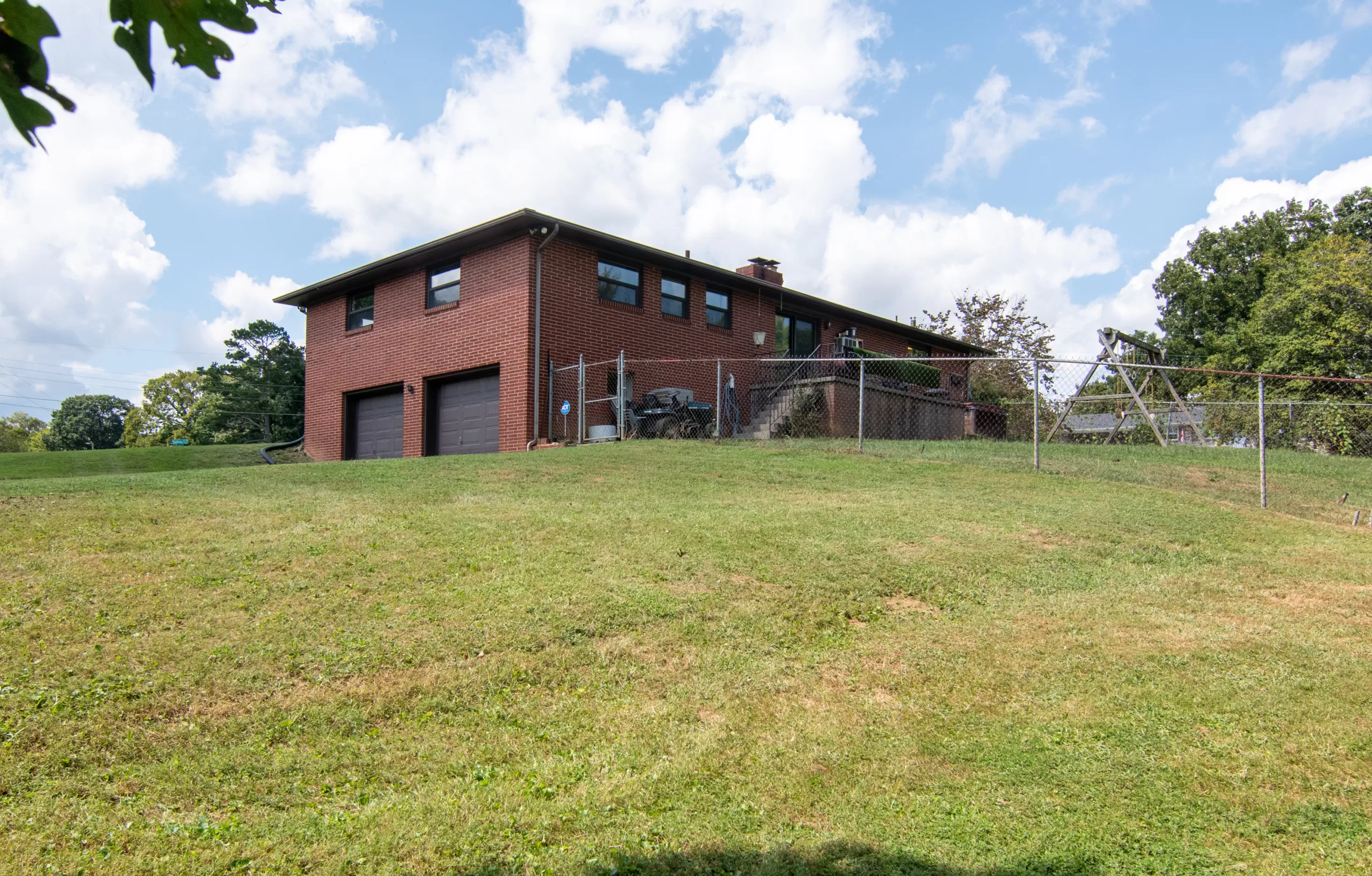 Larigo Outside Side/Backyard